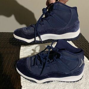 Jordan Kids Shoes in Navy and White